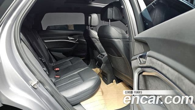 Audi e-Tron, 2020 11