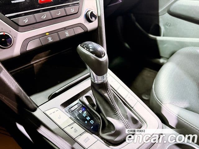 Hyundai Avante AD 1.6 e-VGT Smart, 2018 11