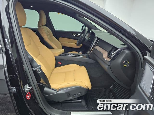 Volvo XC60 2세대 T8 Ultimate Bright, 2023 12