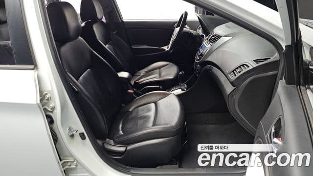 Hyundai Accent(новый кузов / новое поколение) Premier, 2012 10