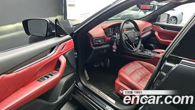 Maserati Levante 3.0 AWD Modena, 2022 10