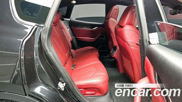 Maserati Levante 3.0 AWD Modena, 2022 12