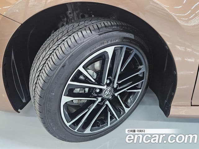 Toyota 캠리 (XV80) 2.5 XLE гибрид, 2025 17