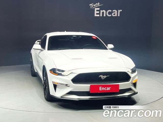 Ford Mustang купе, 2023 3