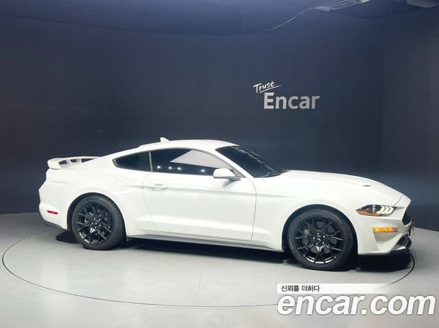 Ford Mustang купе, 2023 4