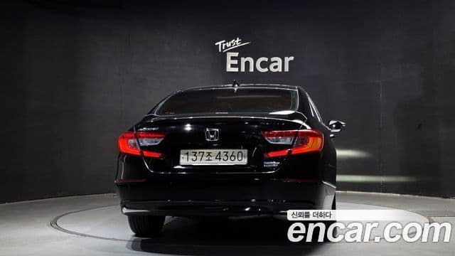 Honda Accord 10세대 2.0 гибрид Туринг (Touring), 2020 4