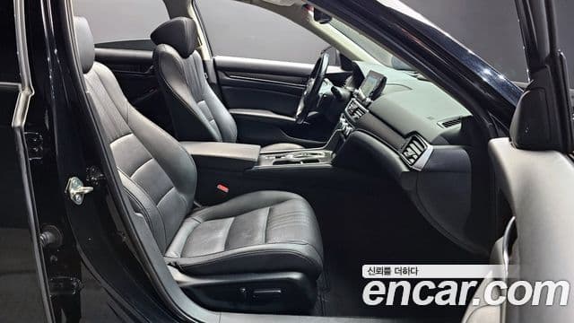 Honda Accord 10세대 2.0 гибрид Туринг (Touring), 2020 10