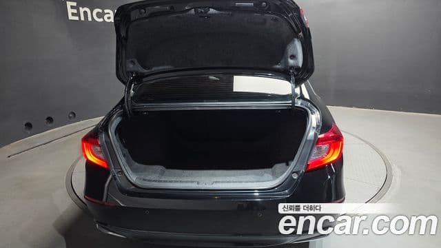 Honda Accord 10세대 2.0 гибрид Туринг (Touring), 2020 20