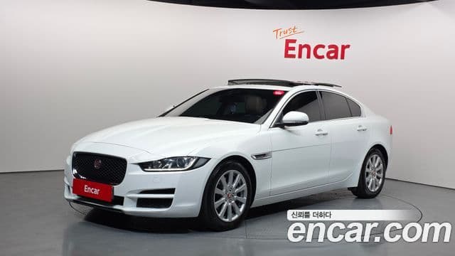 Jaguar XE Prestige, 2016 1