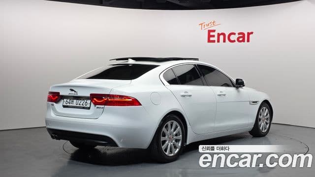 Jaguar XE Prestige, 2016 2