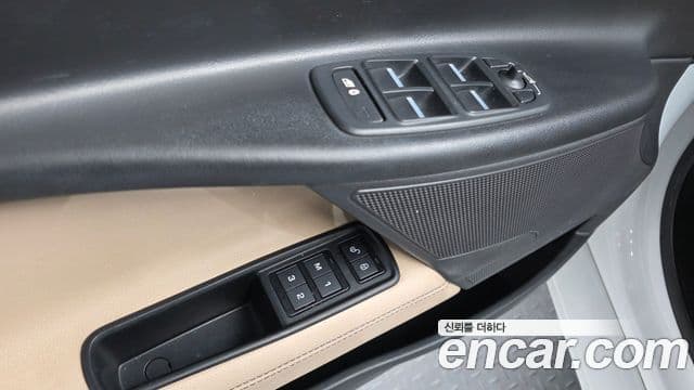 Jaguar XE Prestige, 2016 13