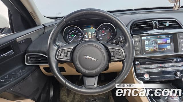 Jaguar XE Prestige, 2016 15