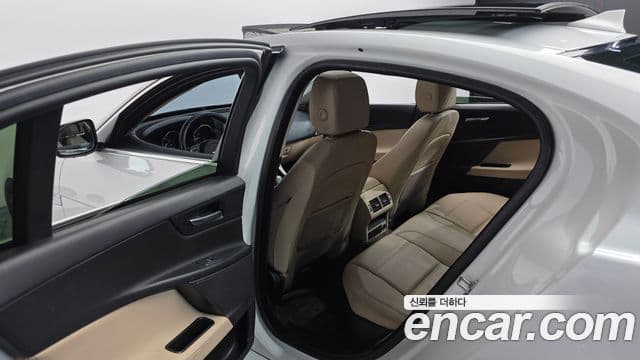 Jaguar XE Prestige, 2016 18