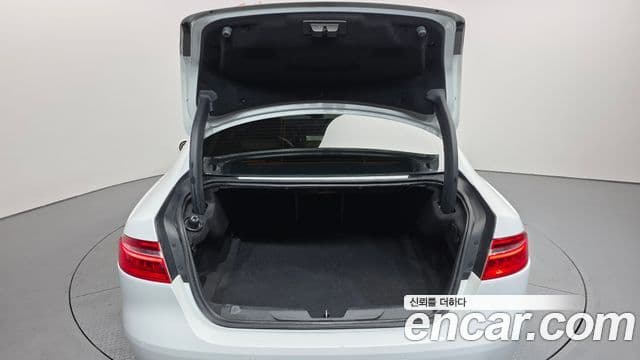 Jaguar XE Prestige, 2016 20