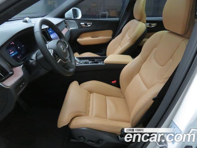 Volvo XC60 2세대 T8 Ultra Bright, 2025 10