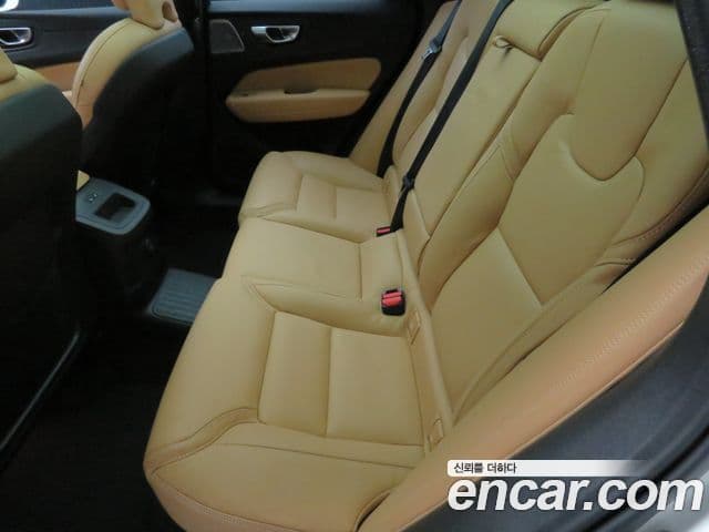 Volvo XC60 2세대 T8 Ultra Bright, 2025 11