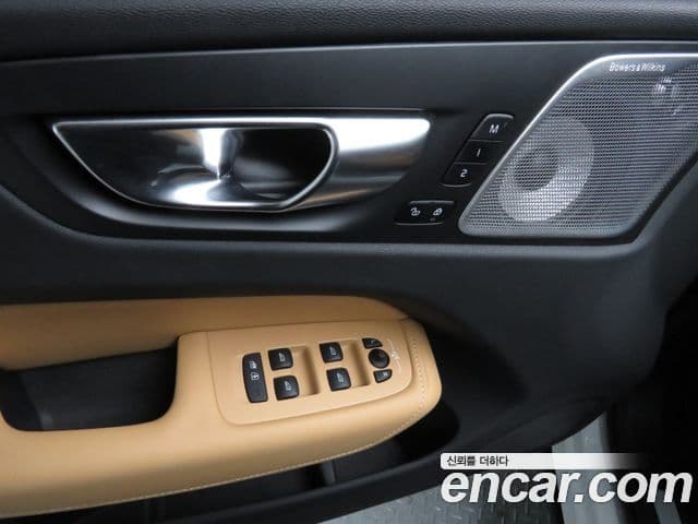 Volvo XC60 2세대 T8 Ultra Bright, 2025 12