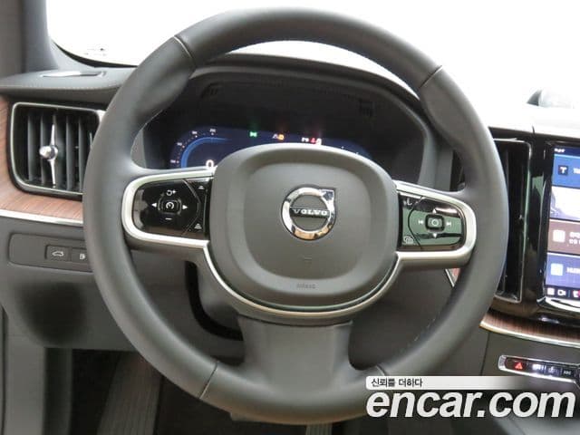 Volvo XC60 2세대 T8 Ultra Bright, 2025 13