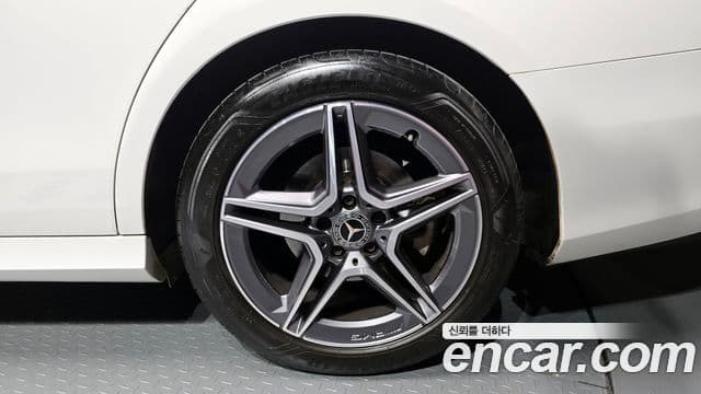 Mercedes-Benz E-класс W213 AMG Line, 2023 все фото