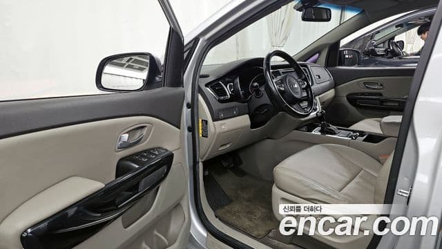 Kia All New Carnival Prestige, 2015 10
