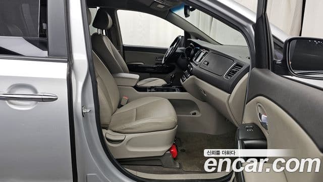 Kia All New Carnival Prestige, 2015 11