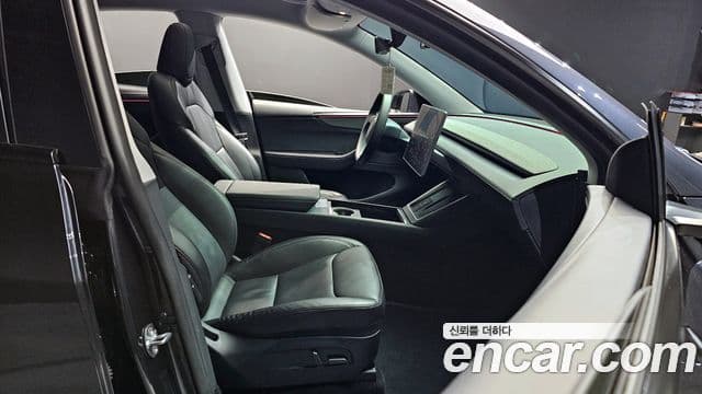 Tesla модель Y Long Range, 2025 11