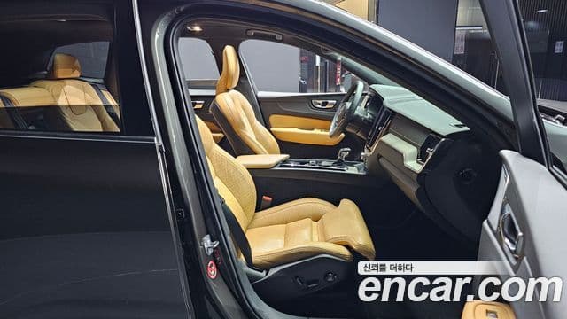 Volvo XC60 2세대 D5 Inscription, 2019 10