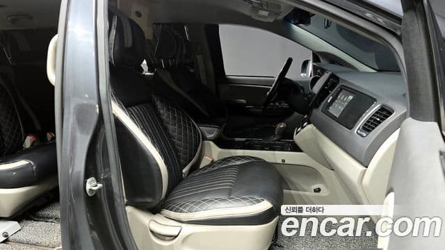 Kia All New Carnival Prestige, 2015 10