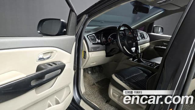 Kia All New Carnival Prestige, 2015 11