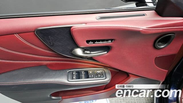 Lexus LS500h 5세대 3.5 Platinum AWD, 2019 17