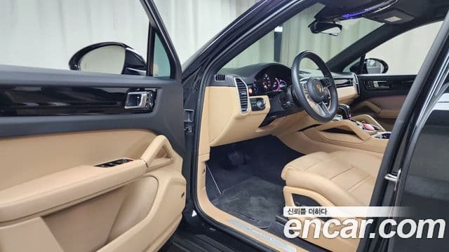 Porsche Cayenne (PO536) 3.0 купе, 2023 10