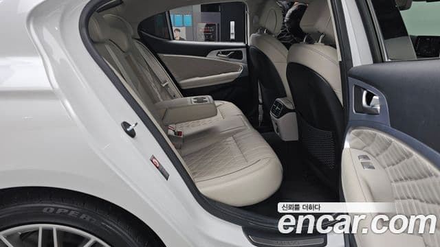 Genesis G70 Elite, 2019 12