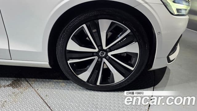 Volvo S60 3세대 B5 Ultimate Bright, 2023 все фото