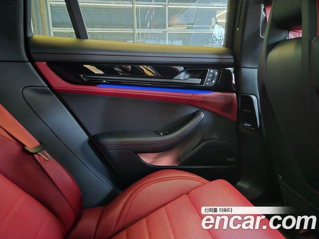 Porsche Panamera (976), 2024 11