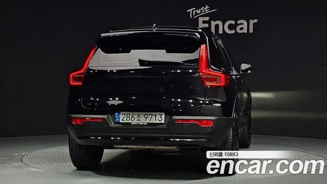 Volvo XC40 B4 чёрный Edition, 2025 4