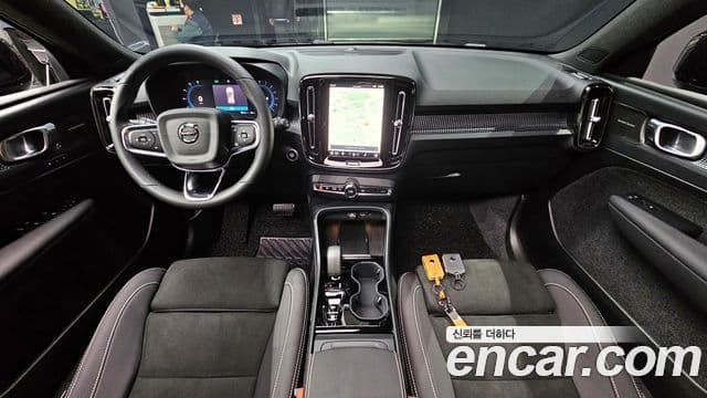 Volvo XC40 B4 чёрный Edition, 2025 7