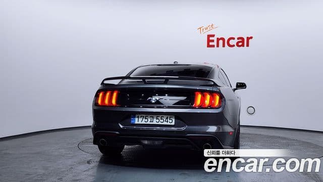 Ford Mustang купе, 2019 4