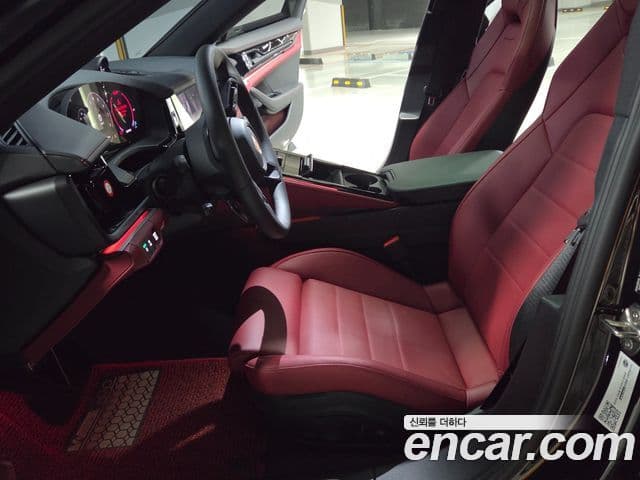 Porsche Panamera (976), 2025 10