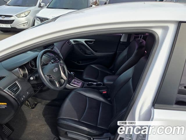 Hyundai Avante MD Style, 2013 10