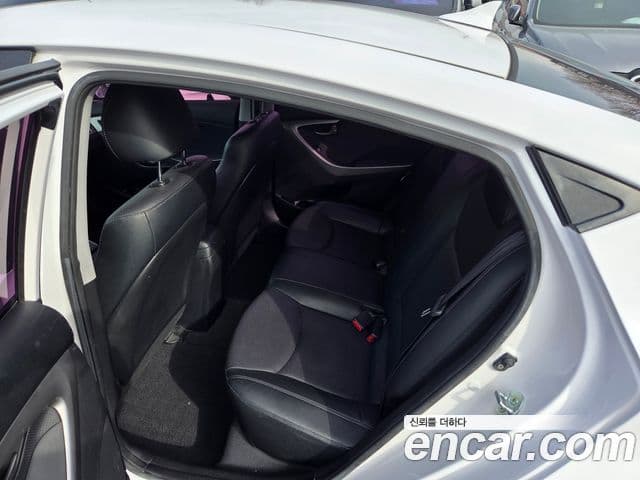 Hyundai Avante MD Style, 2013 11