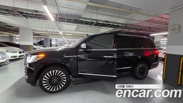 Lincoln Navigator 4세대 3.5L чёрный Label, 2019 3