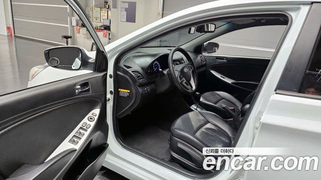 Hyundai Accent(новый кузов / новое поколение) 1.6 GDI top, 2012 10