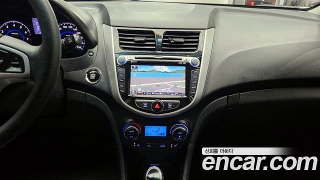 Hyundai Accent(новый кузов / новое поколение) 1.6 GDI top, 2012 19