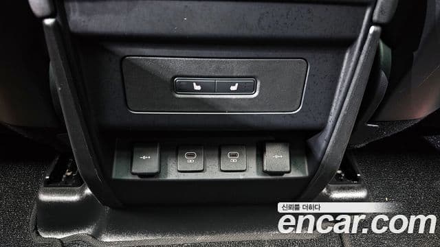 Land Rover Defender (L663) 110 D250 S, 2022 17