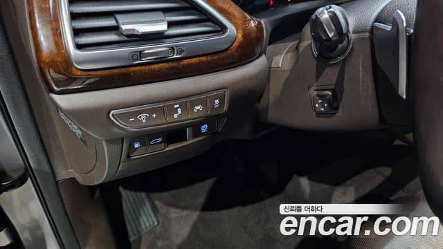 Genesis EQ900 Prestige, 2016 16