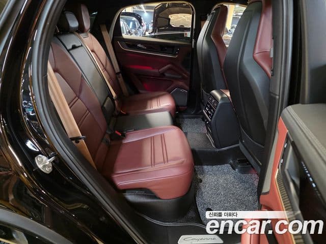 Porsche Cayenne (PO536) 3.0 купе, 2024 13