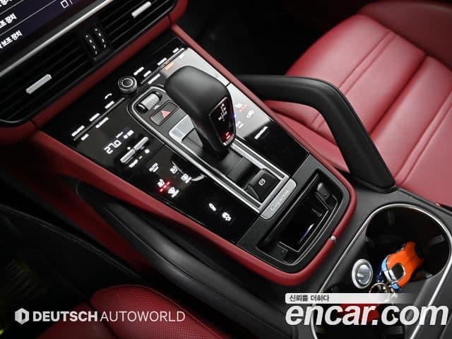 Porsche Cayenne (PO536) 3.0 E-гибрид купе Platinum Edition, 2023 9