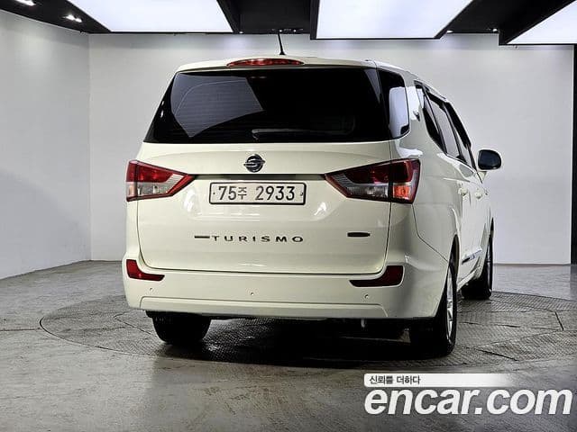 KG모빌리티(SsangYong) Korando 투리스모 2WD TX 11인승, 2016 3