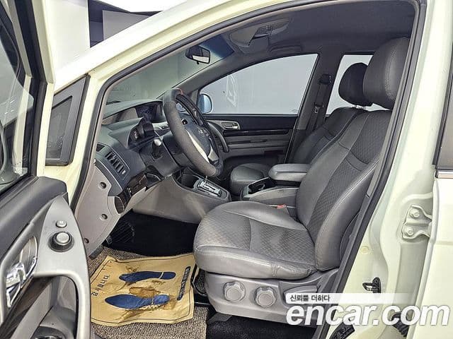 KG모빌리티(SsangYong) Korando 투리스모 2WD TX 11인승, 2016 8