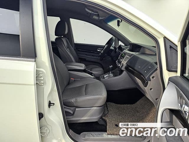 KG모빌리티(SsangYong) Korando 투리스모 2WD TX 11인승, 2016 11